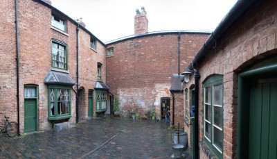 Figure 5: The central, communal courtyard of the Birmingham Back-to-Backs. The museum focuses on the lives of the working class people who called these small, crowded spaces home. Visiting is by guided tour only, in groups of eight people, contributing to it being an ideal choice to pilot a programme such as the ‘Kitchen Conversations’ held at the Lower East Side Tenement Museum. (Image: Creative Commons, 2014).
